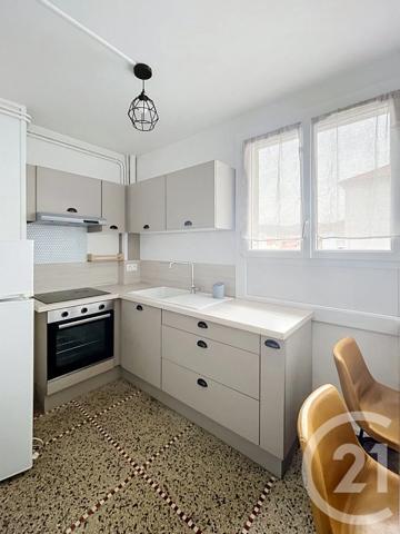 Appartement F3 à vendre  3 pièces - 55,62 m 2   CLERMONT FERRAND  - 63