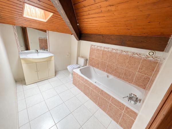Maison T5 de 121 m² avec environnement exceptionnel et grand sous sol. - Leguevin (31490)