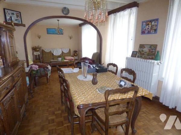 Maison d'habitation en pierre et masse sous ardoises, comprenant :
Au rez-de-chaussée : cuisin...