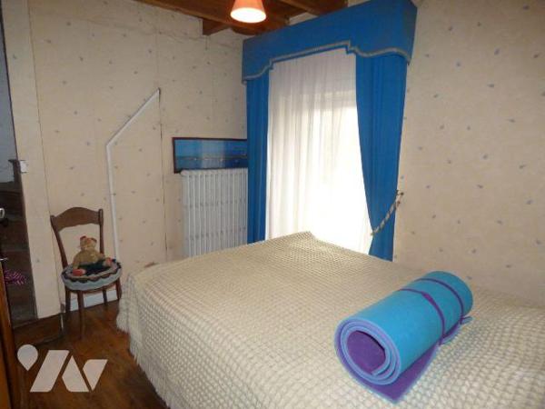 Maison d'habitation en pierre et masse sous ardoises, comprenant :
Au rez-de-chaussée : cuisin...