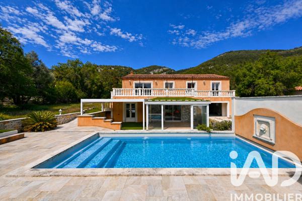 Maison à vendre 6 pièces 163 m² Cuges-les-Pins
