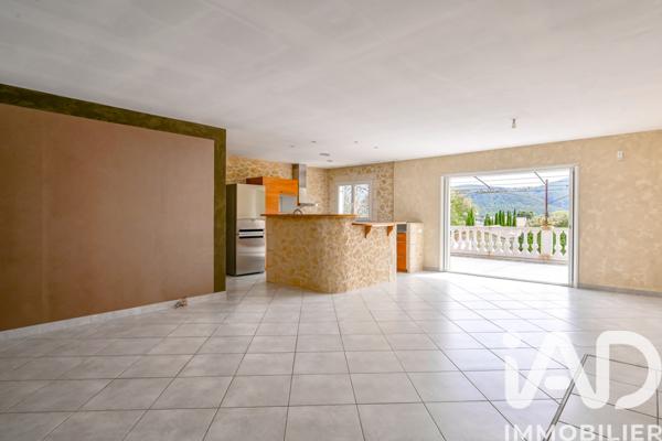 Maison à vendre 6 pièces 163 m² Cuges-les-Pins