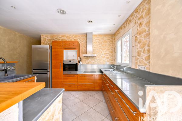 Maison à vendre 6 pièces 163 m² Cuges-les-Pins