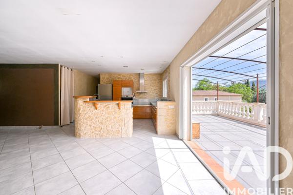 Maison à vendre 6 pièces 163 m² Cuges-les-Pins