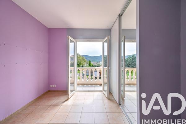 Maison à vendre 6 pièces 163 m² Cuges-les-Pins