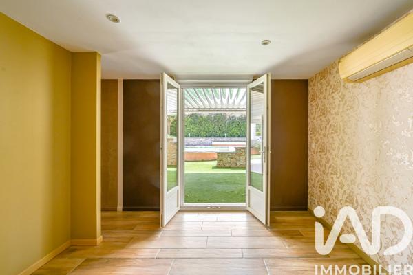 Maison à vendre 6 pièces 163 m² Cuges-les-Pins
