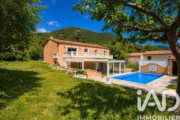 Maison à vendre 6 pièces 163 m² Cuges-les-Pins