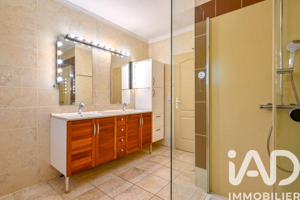 Maison à vendre 6 pièces 163 m² Cuges-les-Pins
