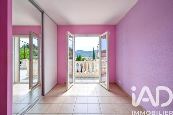 Maison à vendre 6 pièces 163 m² Cuges-les-Pins