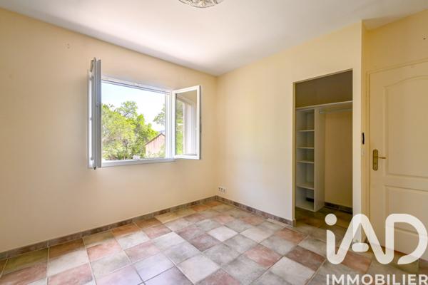 Maison à vendre 6 pièces 163 m² Cuges-les-Pins