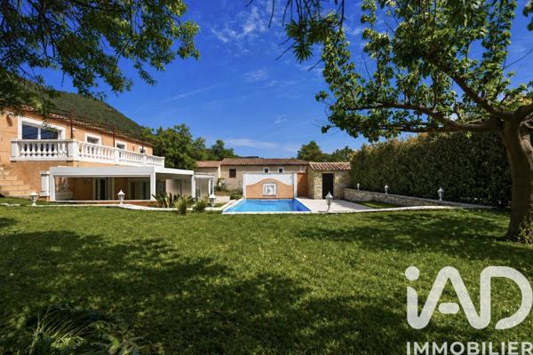 Maison à vendre 6 pièces 163 m² Cuges-les-Pins