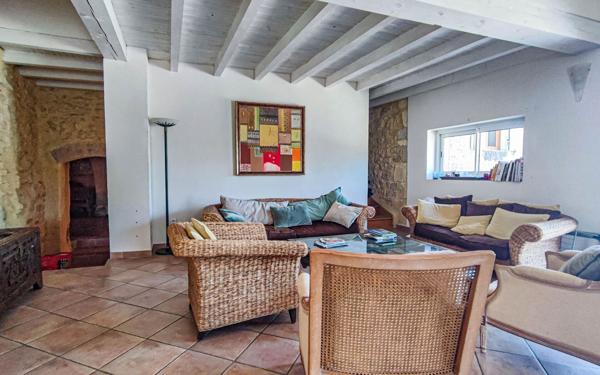 Maison à vendre    7 pièces •  Alès