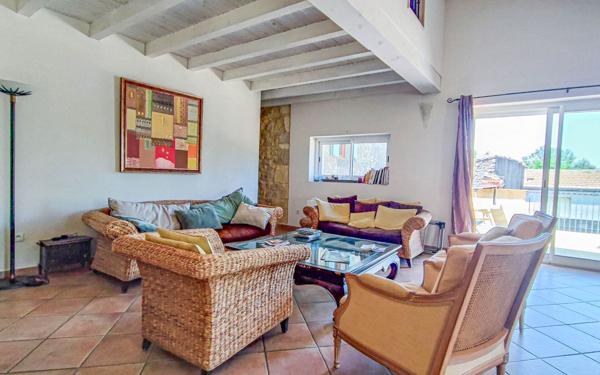 Maison à vendre    7 pièces •  Alès