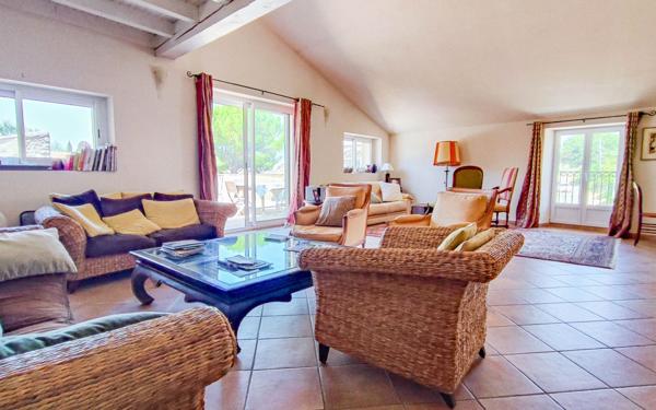 Maison à vendre    7 pièces •  Alès