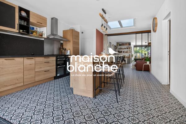 Immeuble maison d'habitation et studios indépendants