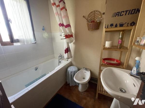 Maison de bourg de 65m² avec 2nd batiment indépendant : garage et grenier sur MONCE EN SAOSNOIS