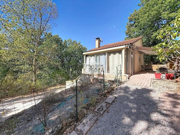 Villa T2 au calme sans vis à vis avec 3 500 m2 terrain !