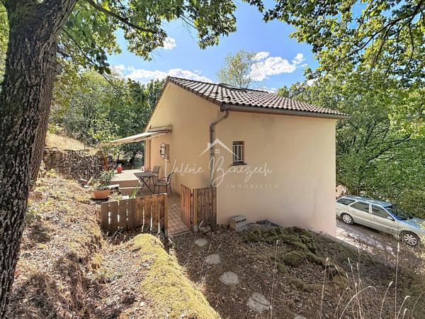 Villa T2 au calme sans vis à vis avec 3 500 m2 terrain !