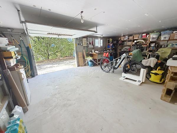 Villa T2 au calme sans vis à vis avec 3 500 m2 terrain !