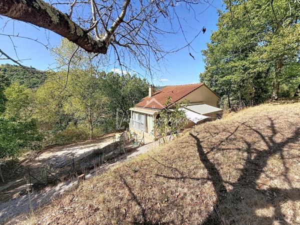 Villa T2 au calme sans vis à vis avec 3 500 m2 terrain !