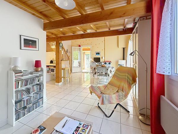 Villa T2 au calme sans vis à vis avec 3 500 m2 terrain !