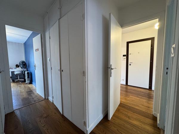 Résidence Le Vendôme 13012 Appartement type 4 avec terrasse, cave et parking