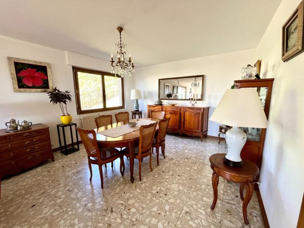 Maison
                                                                                                                                                                                                                                                                                                                        6 pièce(s)                                                                                                                                                                                                          4 chambre(s)                                                                                                                                                                                                          203  m²