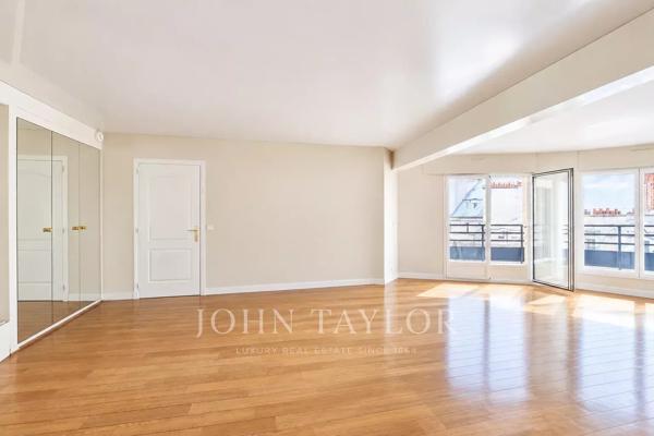 Passy Plaza – Appartement traversant de 90 m² avec balcon, vue dégagée