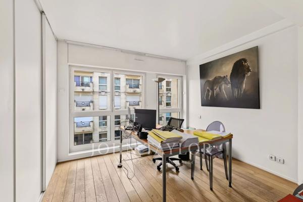 Passy Plaza – Appartement traversant de 90 m² avec balcon, vue dégagée