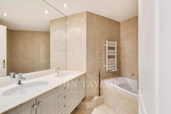 Passy Plaza – Appartement traversant de 90 m² avec balcon, vue dégagée