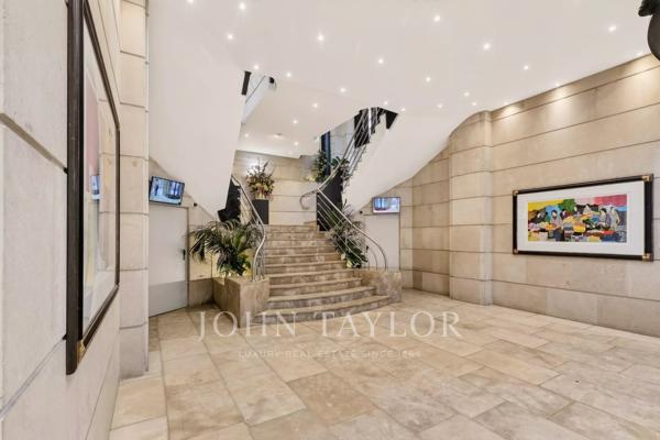 Passy Plaza – Appartement traversant de 90 m² avec balcon, vue dégagée
