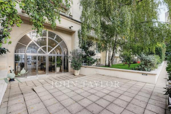 Passy Plaza – Appartement traversant de 90 m² avec balcon, vue dégagée