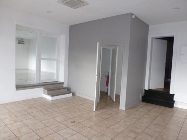 Maison individuelle avec local commercial