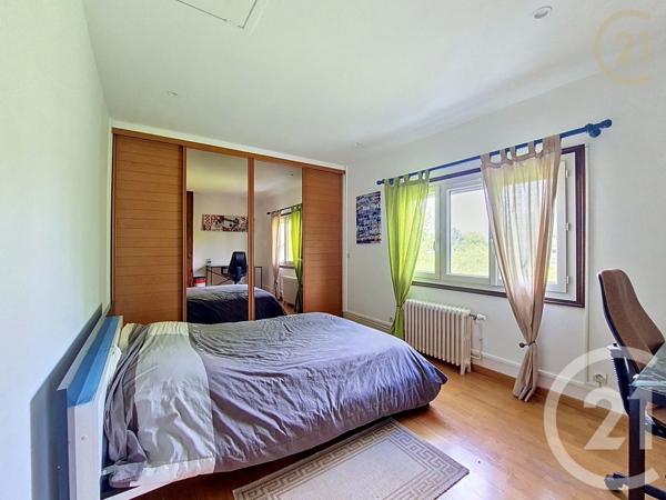 Maison à vendre  8 pièces - 177 m 2   PERTHES  - 77