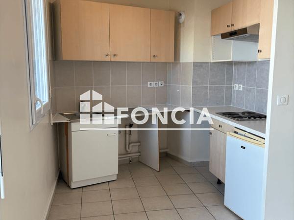 Location Appartement 2 pièces 49.3 m² - 2 RUE DU MAL LECLERC - ENTREE C Luce 28110