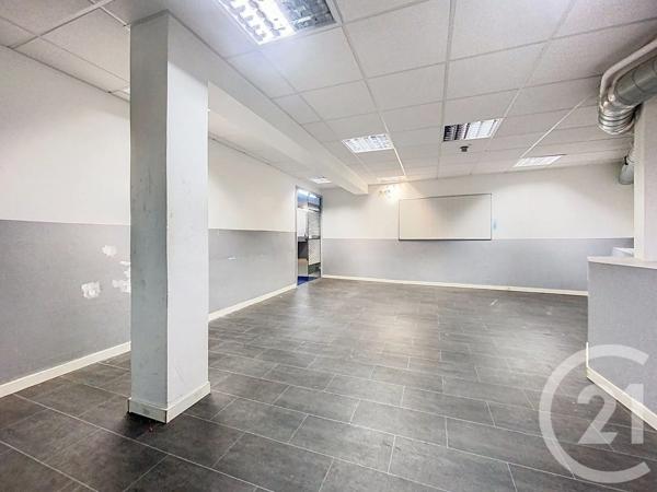 à vendre  433,36 m 2   LE KREMLIN BICETRE  - 94