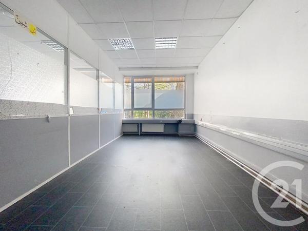 à vendre  433,36 m 2   LE KREMLIN BICETRE  - 94