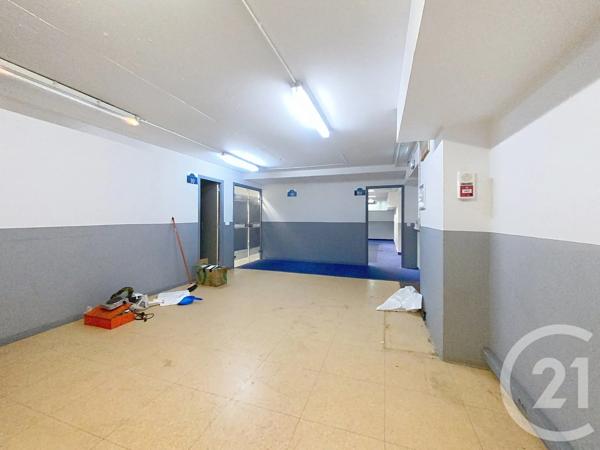 à vendre  433,36 m 2   LE KREMLIN BICETRE  - 94