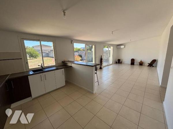 A VENDRE, Gironde, proche Bordeaux, PAREMPUYRE Centre, dans une rue calme, maison de plain-pied...