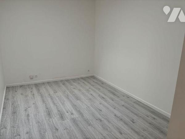 A VENDRE, Gironde, proche Bordeaux, PAREMPUYRE Centre, dans une rue calme, maison de plain-pied...