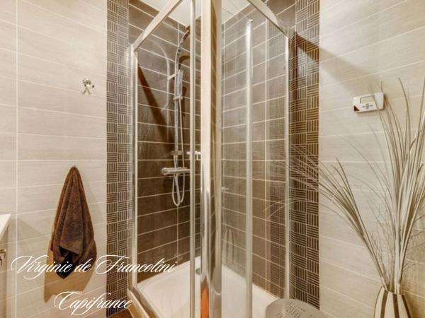Le Plessis-Trévise-Maison 240 m2 au sol-Parcelle720m2-7 pièces-6 chambres-Luminosité-jardin-terrasse-garage-buanderie
