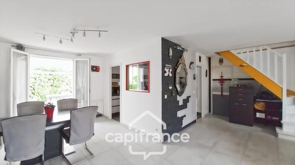 Le Plessis-Trévise-Maison 240 m2 au sol-Parcelle720m2-7 pièces-6 chambres-Luminosité-jardin-terrasse-garage-buanderie