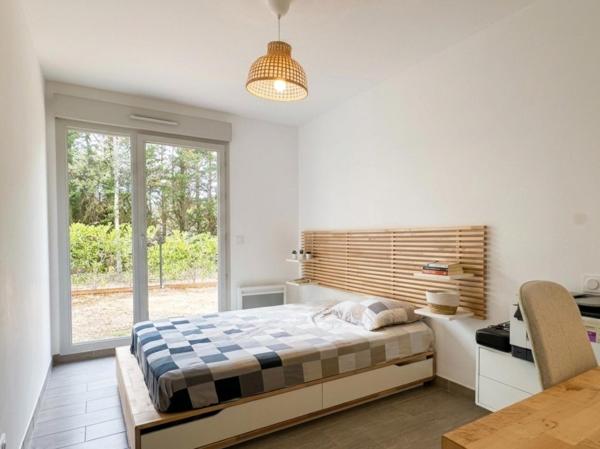 SUPERBE 3 PIÈCES AU CALME, AVEC JARDIN, PISCINE & 3 PARKINGS, PMR