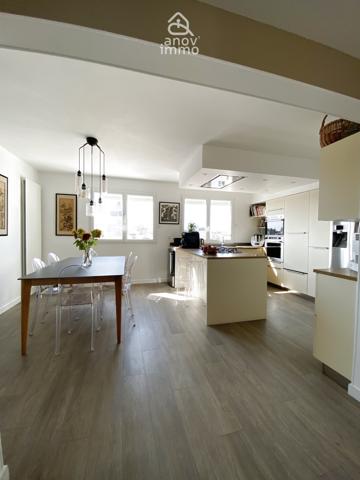 Appartement
                                                                                                                                                                                                                                                                                                                        5 pièce(s)                                                                                                                                                                                                          3 chambre(s)                                                                                                                                                                                                          120  m²