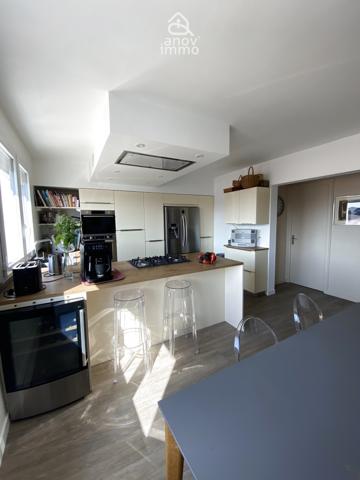 Appartement
                                                                                                                                                                                                                                                                                                                        5 pièce(s)                                                                                                                                                                                                          3 chambre(s)                                                                                                                                                                                                          120  m²