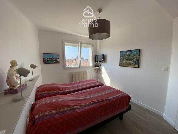 Appartement
                                                                                                                                                                                                                                                                                                                        5 pièce(s)                                                                                                                                                                                                          3 chambre(s)                                                                                                                                                                                                          120  m²