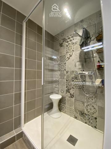Appartement
                                                                                                                                                                                                                                                                                                                        5 pièce(s)                                                                                                                                                                                                          3 chambre(s)                                                                                                                                                                                                          120  m²