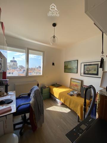 Appartement
                                                                                                                                                                                                                                                                                                                        5 pièce(s)                                                                                                                                                                                                          3 chambre(s)                                                                                                                                                                                                          120  m²