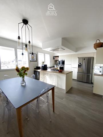 Appartement
                                                                                                                                                                                                                                                                                                                        5 pièce(s)                                                                                                                                                                                                          3 chambre(s)                                                                                                                                                                                                          120  m²