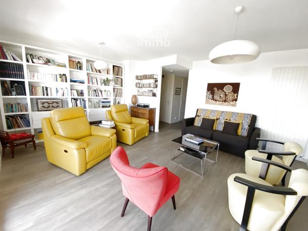 Appartement
                                                                                                                                                                                                                                                                                                                        5 pièce(s)                                                                                                                                                                                                          3 chambre(s)                                                                                                                                                                                                          120  m²